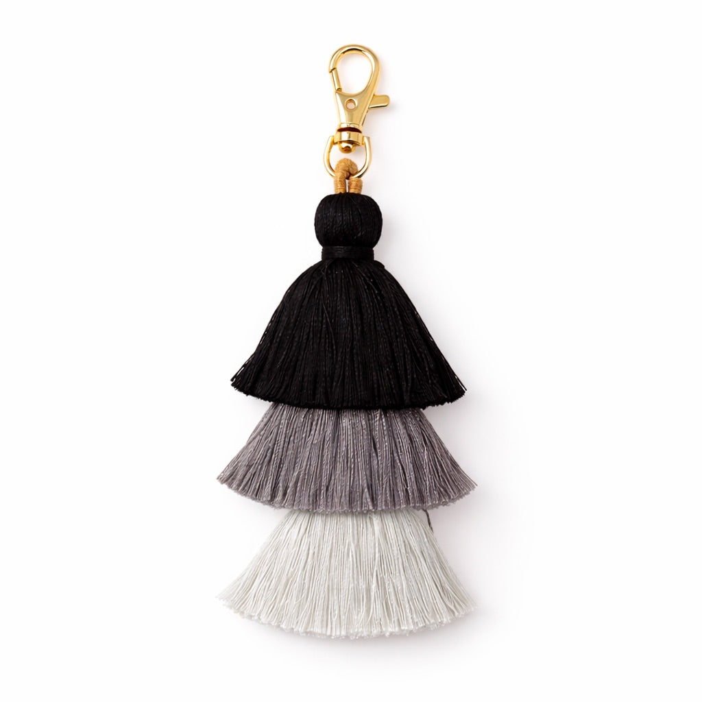 Adorno colgante borla triple para bolso Negro
