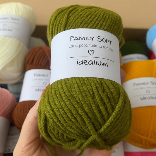 Detalle Ovillo Idealium Family Soft lana acrílica