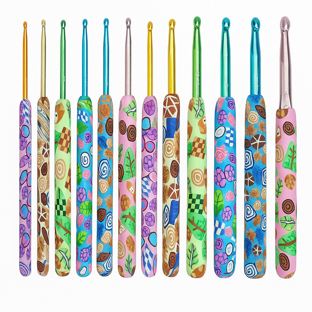Set de 12 ganchillos de colores – mangos decorados con motivos geométricos