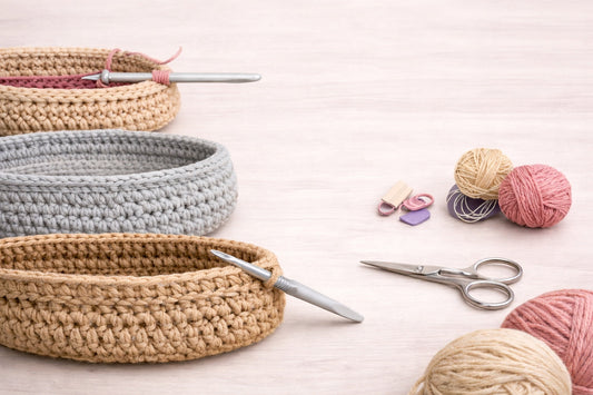 Cestas de crochet y elementos de costura