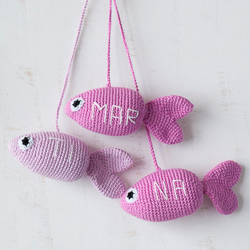 movil de cuna a ganchillo peces amigurumi 