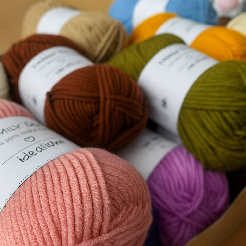 Detalle Ovillo Idealium Family Soft lana acrílica 