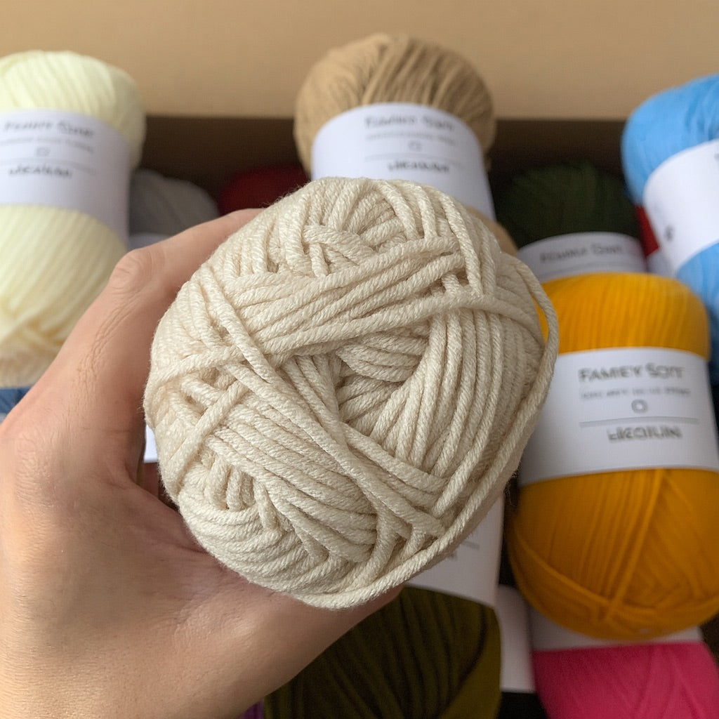 Hebra de Ovillo Idealium Family Soft lana acrílica 