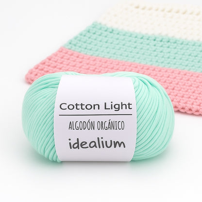 Ovillo de algodón Idealium Cotton Light con muestra tejida