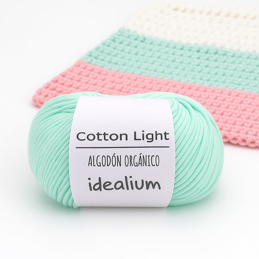 Ovillo de algodón Idealium Cotton Light con muestra tejida