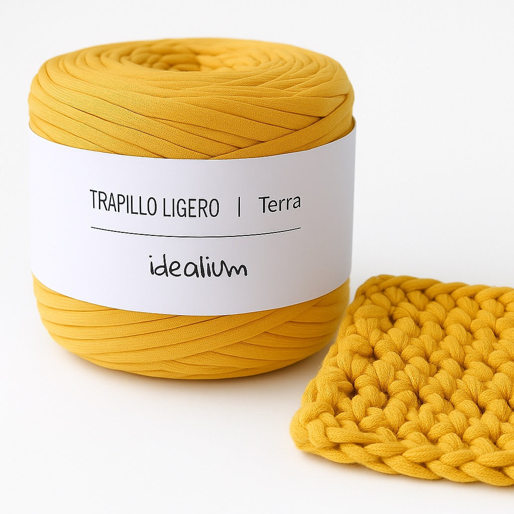 Trapillo ligero Idealium Terra en color mostaza con muestra tejida