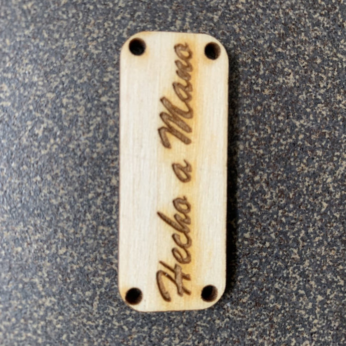 Etiqueta-madera-HECHO-A-MANO-5x2cm 